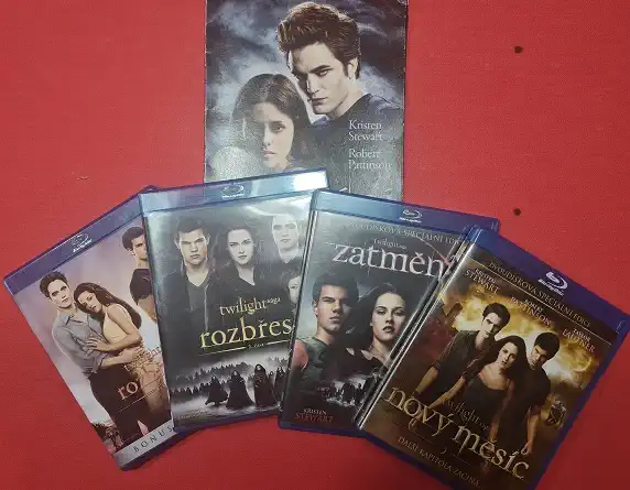 Kolekce Twilight sága kompletní 4xBR+ 1xDVD / DVD poškozený obal/