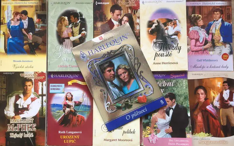 Velká knižní kolekce Harlquin XII. - 10x bazarová kniha + DVD dárek zdarma