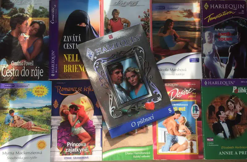 Velká knižní kolekce Harlequin XX. - 10x bazarová kniha + DVD dárek zdarma